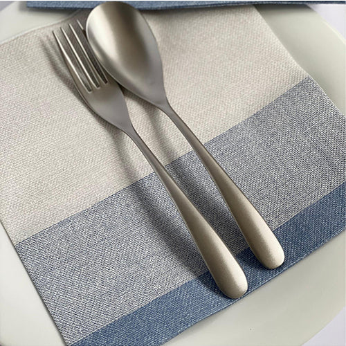 Stoff Blue linen look napkin in a table setting