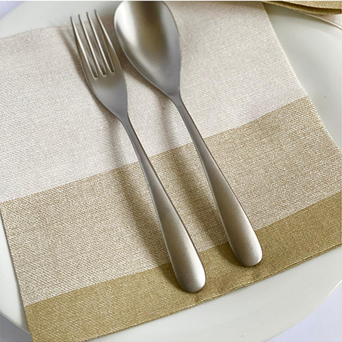 Stoff linen look gold dinner size napkin. Large size for elegant table settings